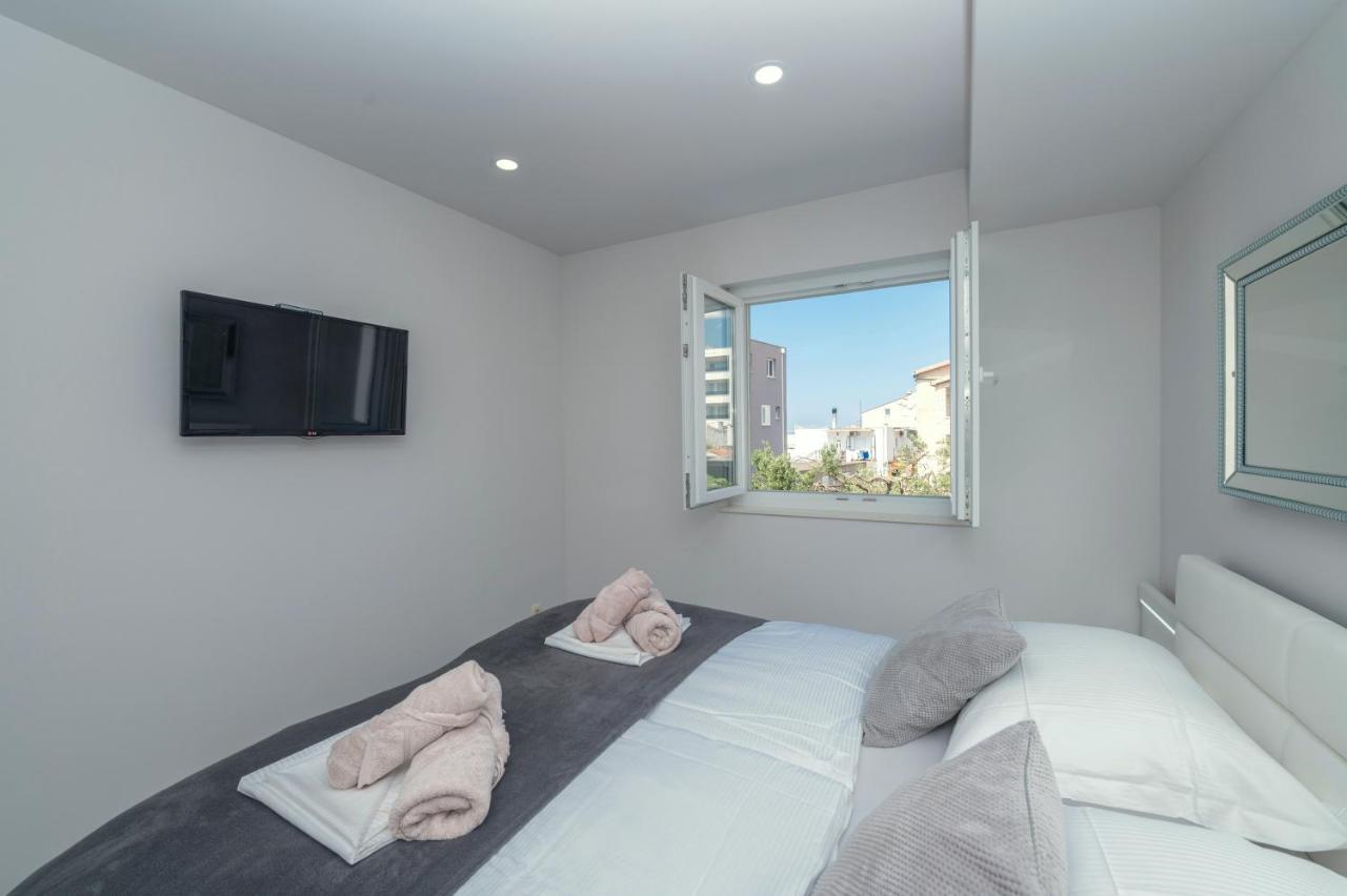 Luxury Apartment Purple Summer Sea View Makarska Buitenkant foto