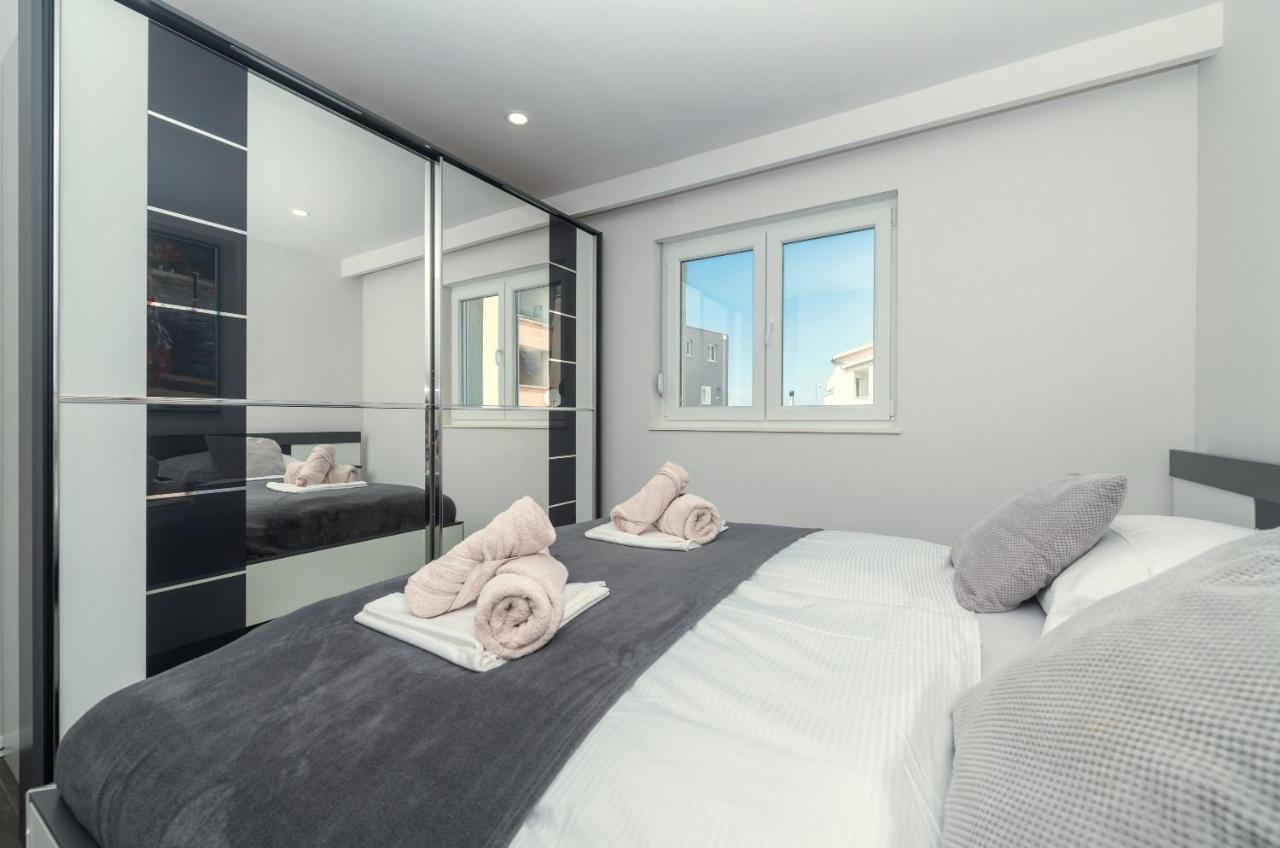 Luxury Apartment Purple Summer Sea View Makarska Buitenkant foto
